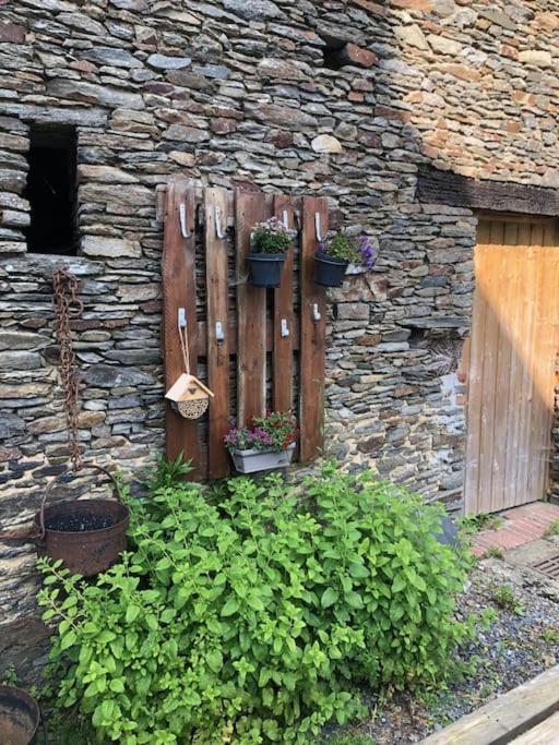 Gite De L'Hotel Castel Couvains  Εξωτερικό φωτογραφία